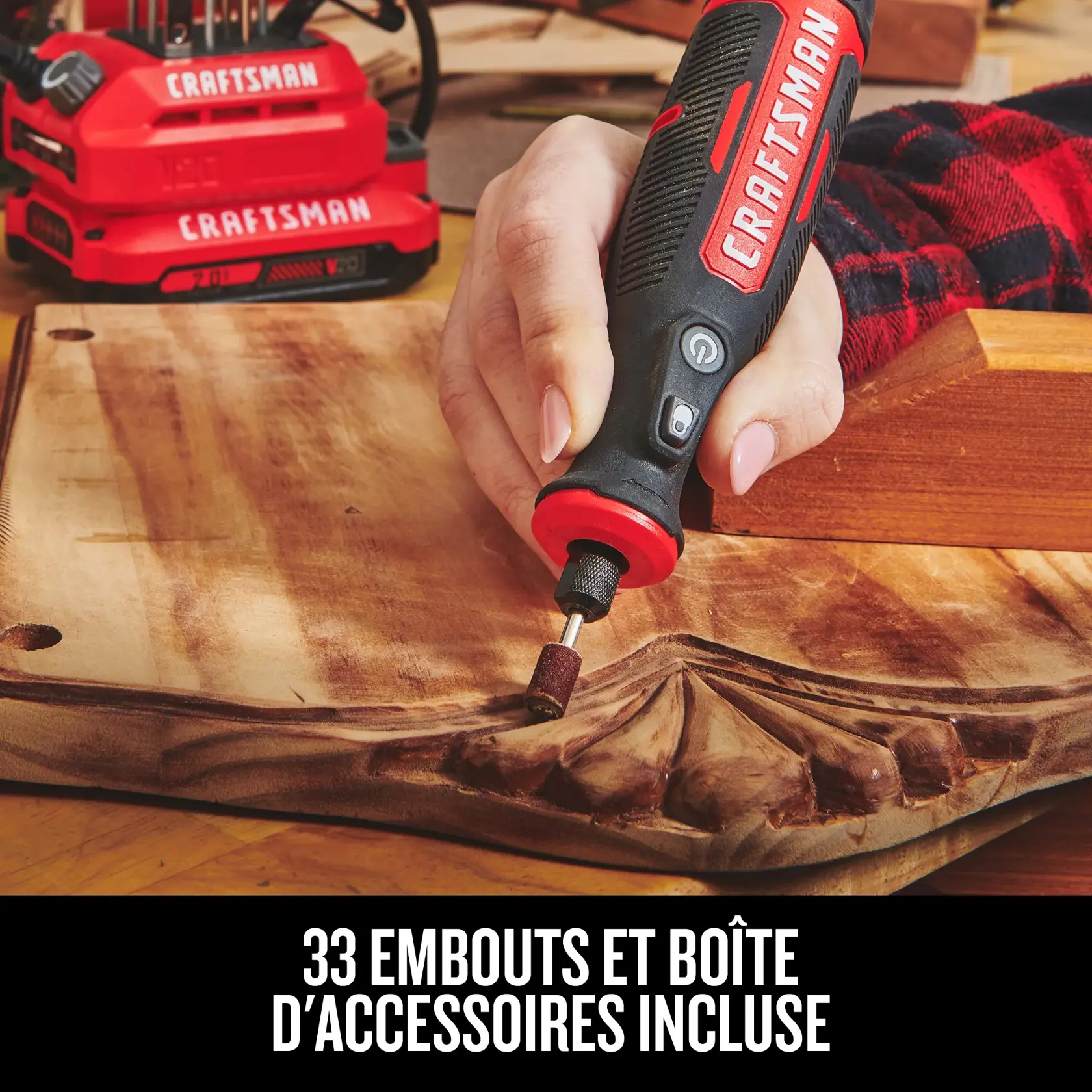 Une personne qui utilise l’outil rotatif CRAFTSMAN(R) 20 V sur du bois, présentant de 6 700 à 34 000 tr/min