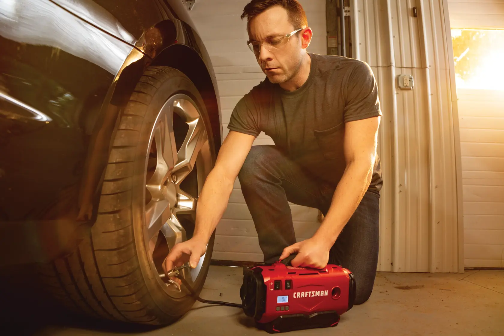 Cordless inflator tool only being used to inflate tyre.