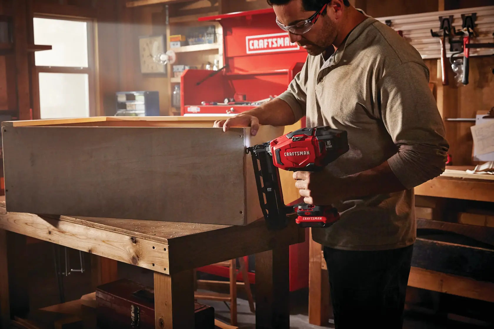 Ensemble de cloueuse de finition sans fil V20* avec batterie 1,5 Ah et chargeur