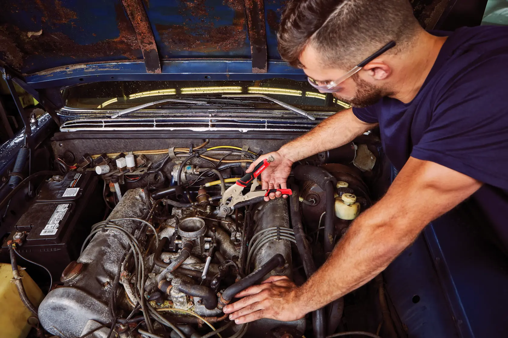 CRAFTSMAN CMHT81726 curved jaw locking pliers in application view